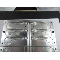 3." curly minnow MC300 6 cavity bait mold 3." curly minnow MC300 6 cavity bait mold